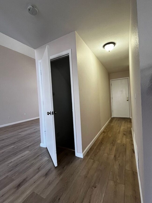 Building Photo - 3 Bedroom 2 1/2 Bathroom Home in Highlands Ranch