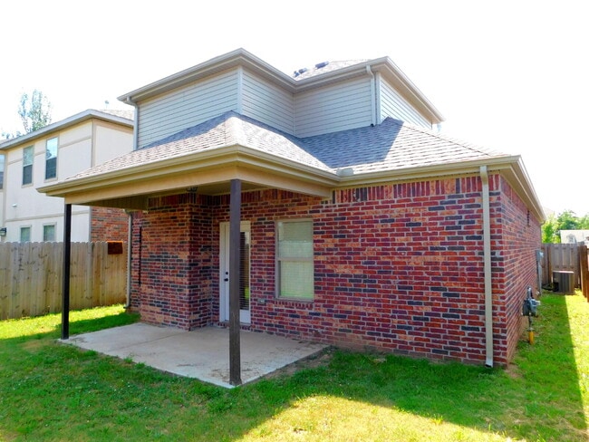 Building Photo - Gorgeous! Near Washington Regional and the Bike Trail! To schedule your own showing, 479-341-6744.