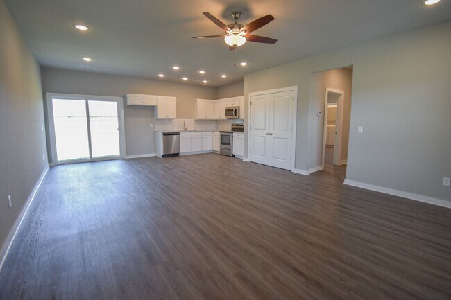 Building Photo - Beautiful 3 Bed 2 Bath Home in Farmington!