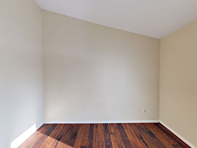 Building Photo - No Application Fee* Plus $250 Off First 2 ...
