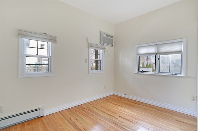 Building Photo - 32 46th St