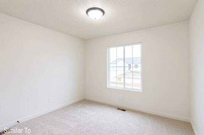 Building Photo - MODERN FINISHES!  3 Bedroom, 2 Bath Home in Altoona