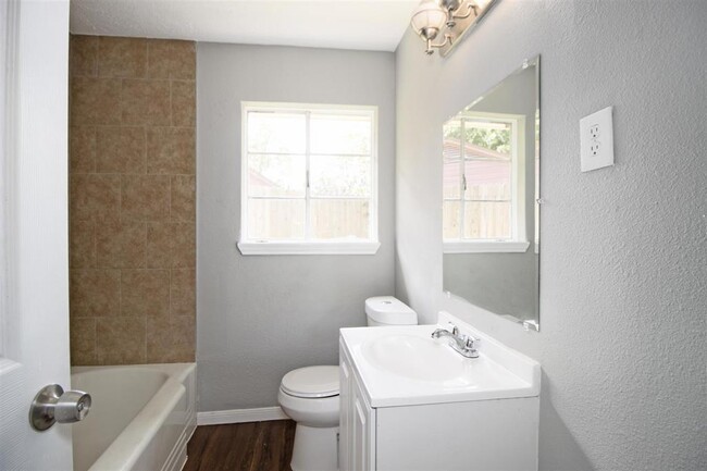 Building Photo - 7 Talisman Ct