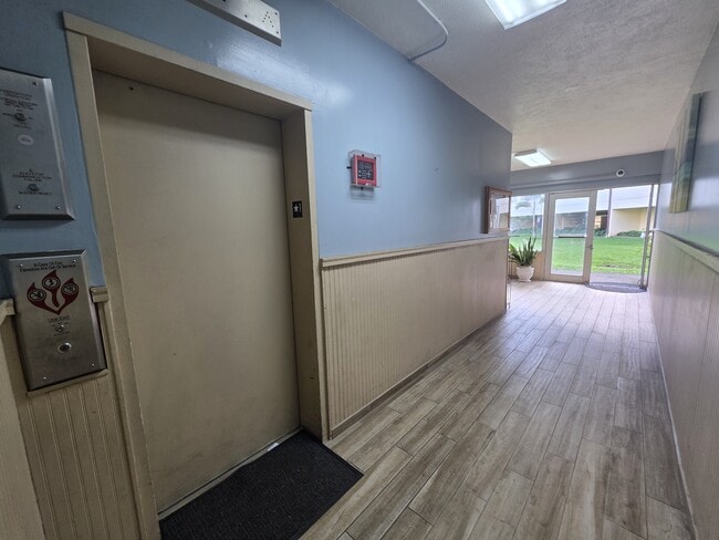 Building Photo - 350 Aoloa St