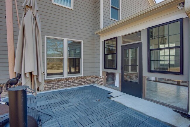 Building Photo - 5015 Montes Ln