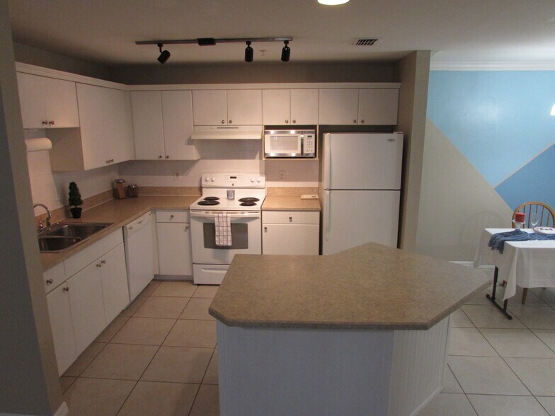 Building Photo - 3591 Kernan Blvd S