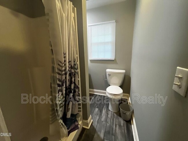 Building Photo - 807 Chatham St