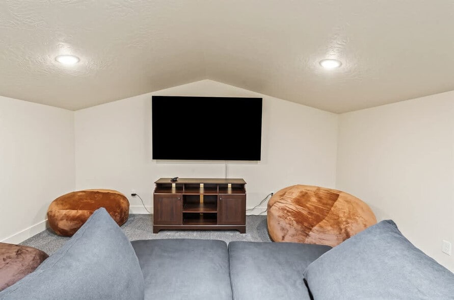 Building Photo - 303 CM Rdg Ln