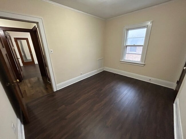 Building Photo - 556 N 63rd St