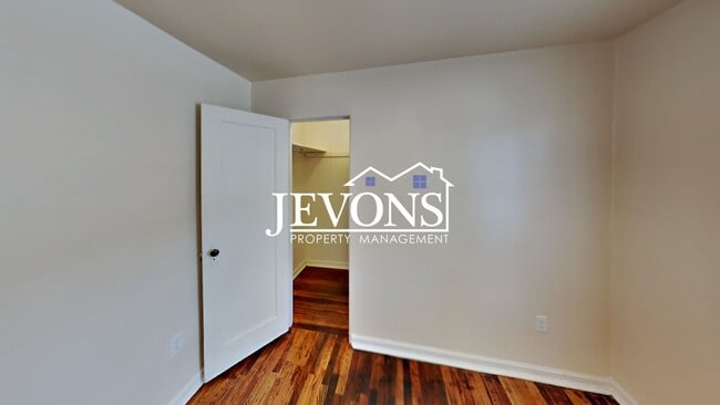 Building Photo - Step into your new residence, a charming s...