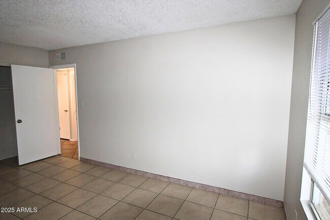Building Photo - 1718 E 6th Ave
