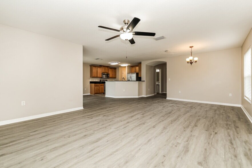 Building Photo - 7614 Maroon Peak Dr