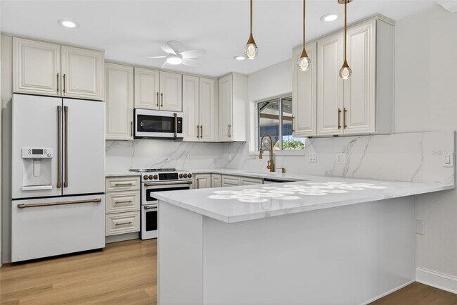 Building Photo - 6497 Cape Hatteras Way NE