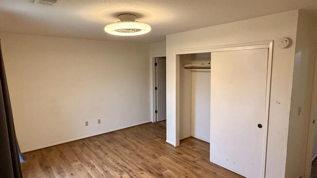 Building Photo - 2423 Knowlwood Dr