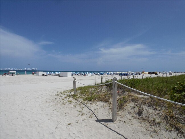 Building Photo - 1623 Collins Ave