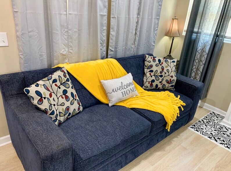 Building Photo - 4220 10th Ave