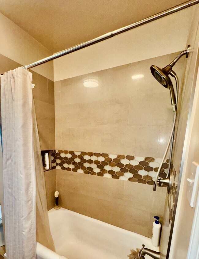 Building Photo - 2565 Kansas Ave