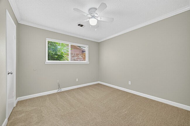 Building Photo - 3019 Jenny Dr