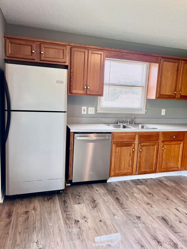 Building Photo - 414 Woodale Dr