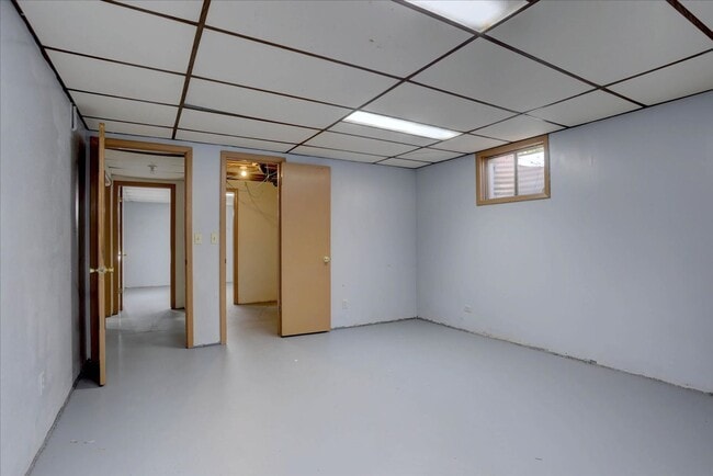 Building Photo - 3 Bedroom 3 Bathroom Home on a 1 Acre Lot