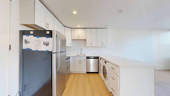 Building Photo - 1507 Carol-105A