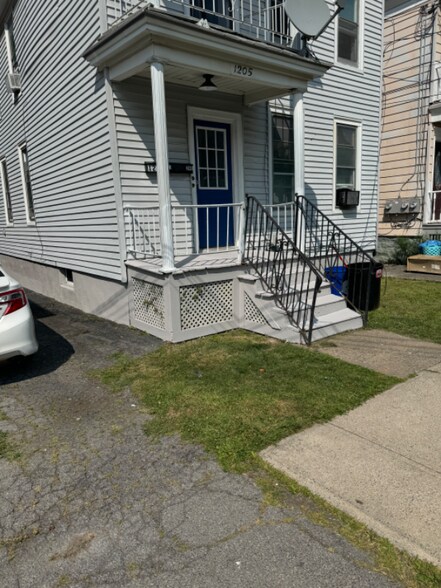 Building Photo - 1205 Blandina St