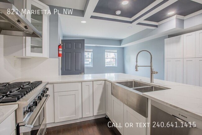 Building Photo - 821 Marietta Pl NW
