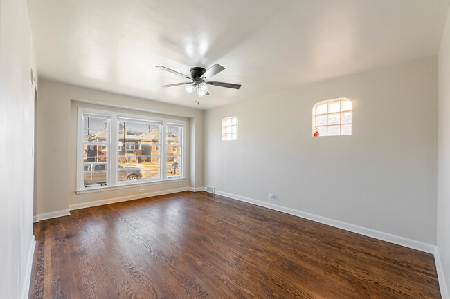 Building Photo - 5231 N Melvina Ave