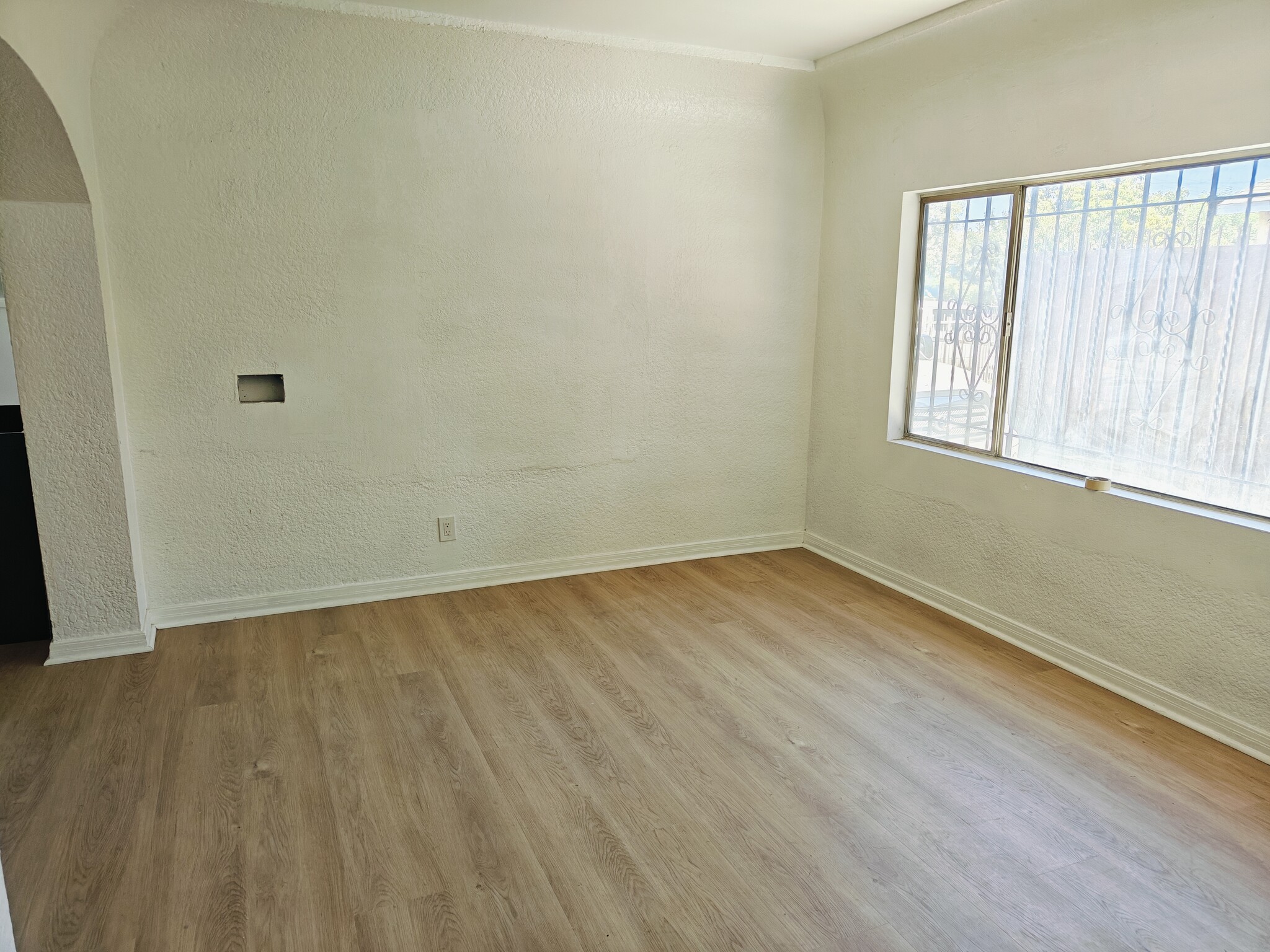 Bedroom 1 - 1016 E Oaks St