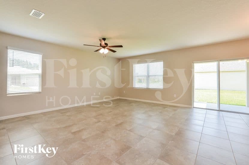 Building Photo - 545 Sorrento Dr