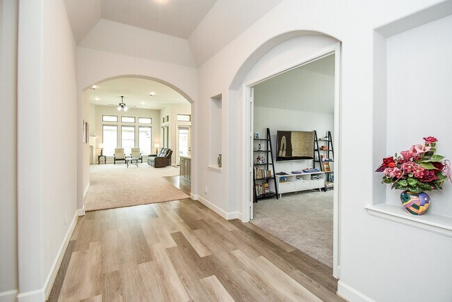 Building Photo - 28903 Creekside Bend Dr