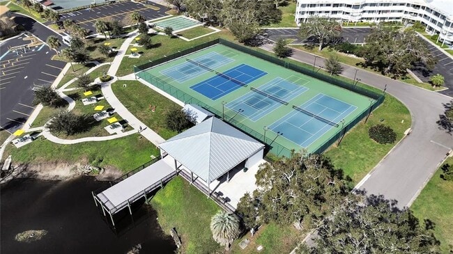 Building Photo - 2320 Brisbane St