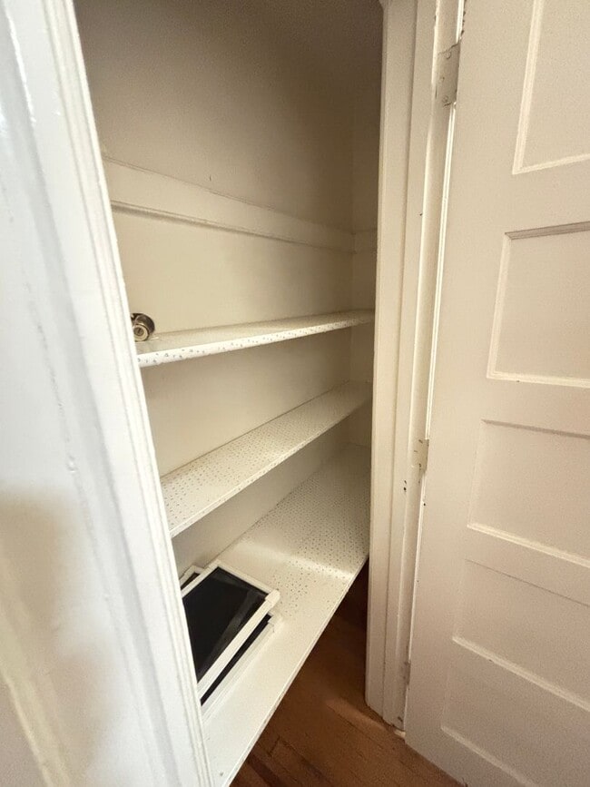 Building Photo - 316 W Broad St