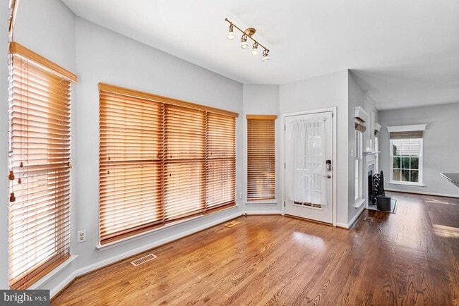 Building Photo - 44141 Merrywood Ct