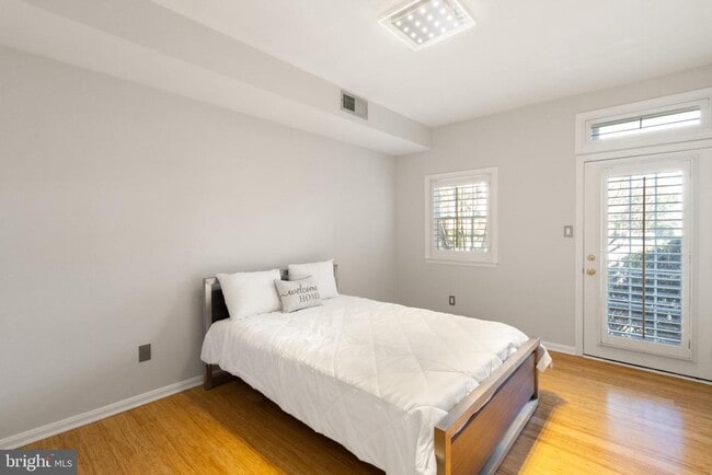 Building Photo - 6944 Ellingham Cir