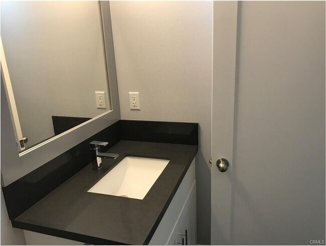 Building Photo - 85(221)