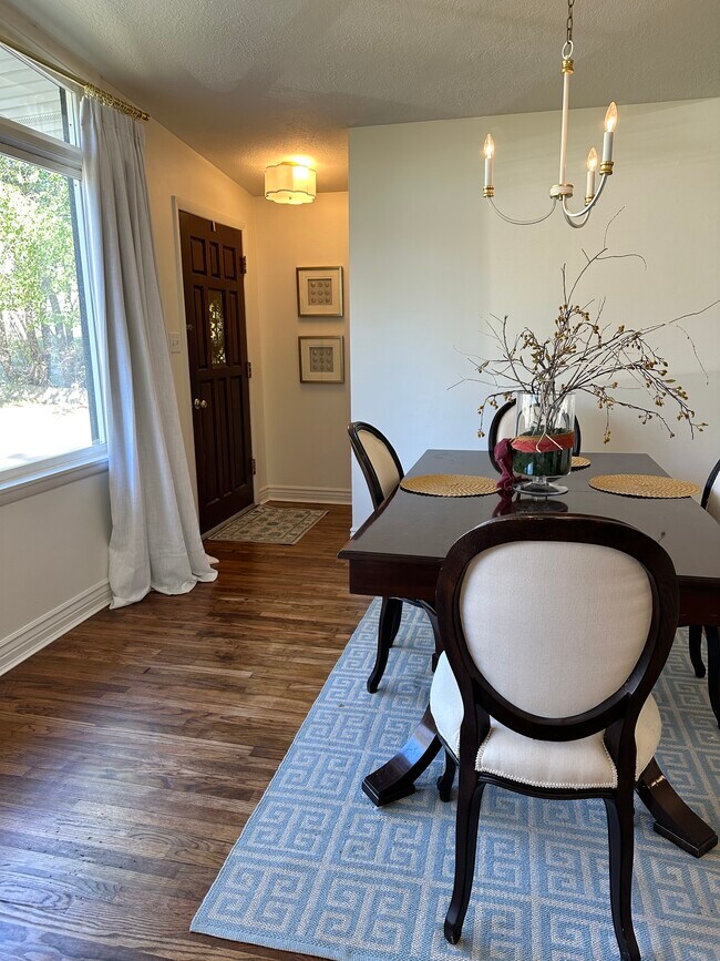 Dining Room - 1471 E 22nd St