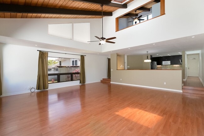 Building Photo - 3 Bedroom, 2.5 Bathroom Home with Photovol...