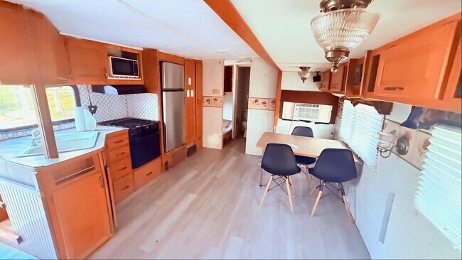 Building Photo - 6806 Treefern Dr