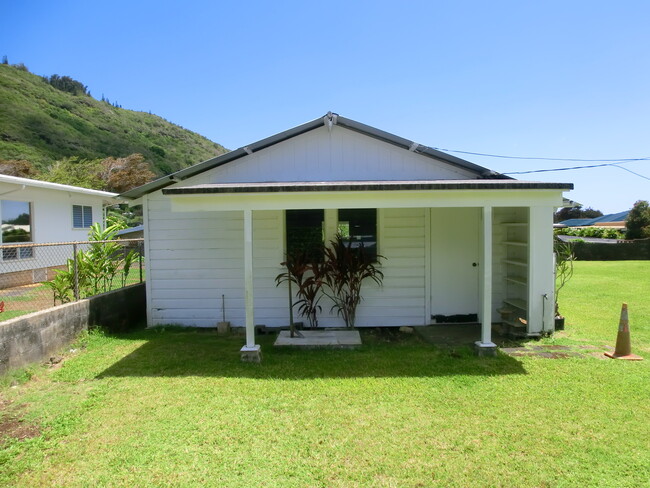 Building Photo - Right in the Heart of Manoa Valley - Fully...