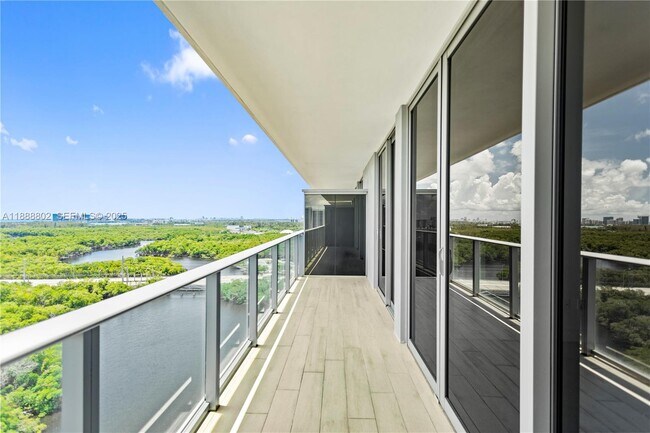 Building Photo - 16385 Biscayne Blvd