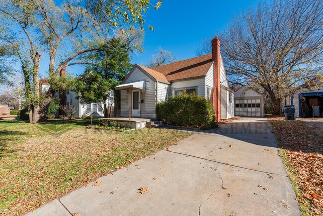 Building Photo - 2010 S Terrace Dr