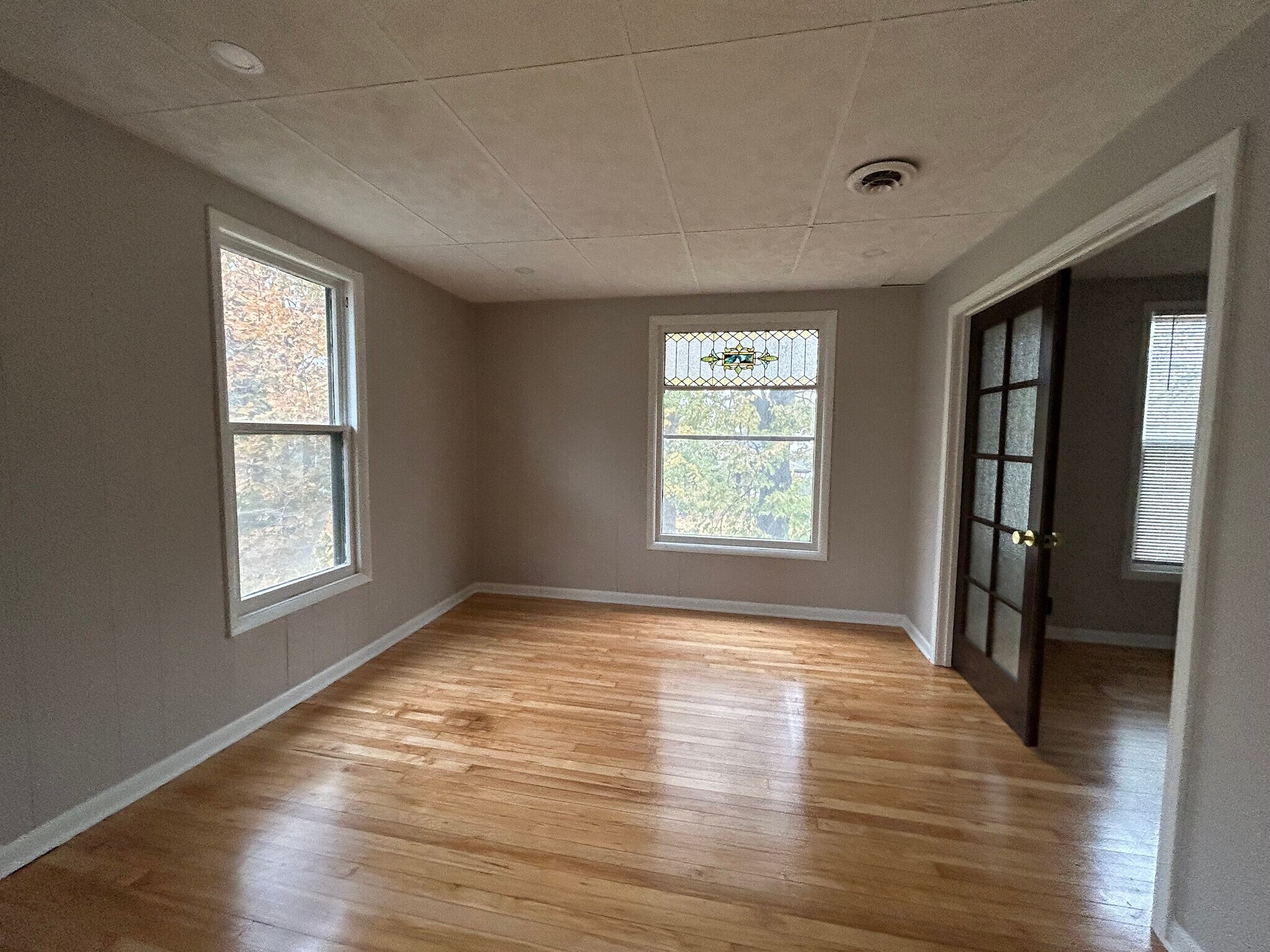 Building Photo - 512 8th Ave NE