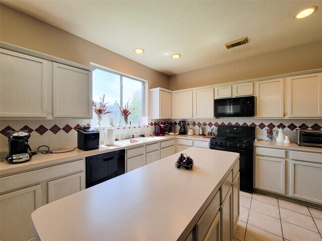 Building Photo - 8002 Weeping Willow Pl