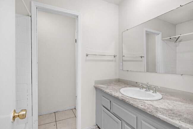 Building Photo - 1555 Green Briar Pkwy