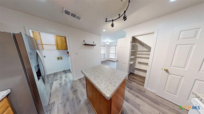 Building Photo - 609 Man O War Dr