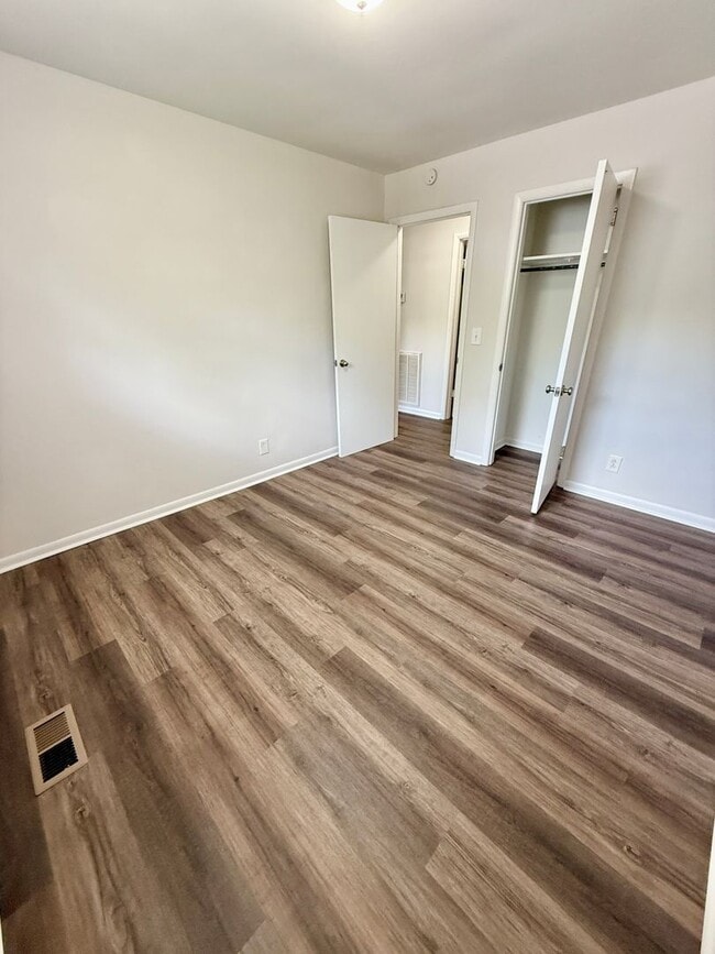 Building Photo - East Nashville living for $1400!!!   Avail Dec 1.  Act fast!