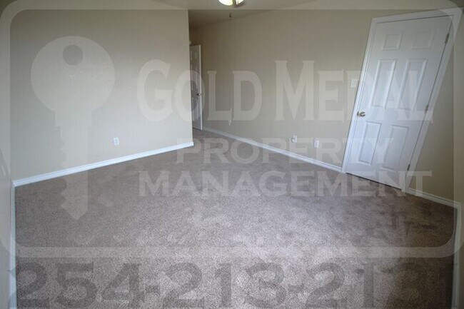 Building Photo - 4008 Cambridge Dr