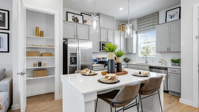 Building Photo - 1001 W Melissa Rd