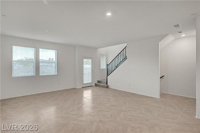 Building Photo - 634 Bellus Pl